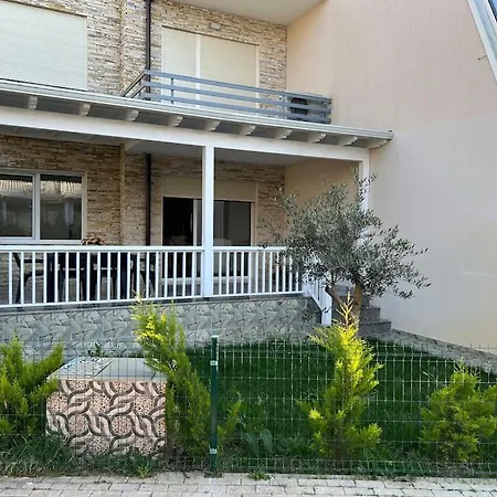 Holiday home Casa Al Mare, Gjiri I Lalzit *