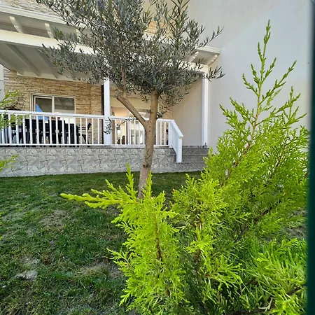 Casa Al Mare, Lura 3 Gjiri I Lalzit بيت للعطل